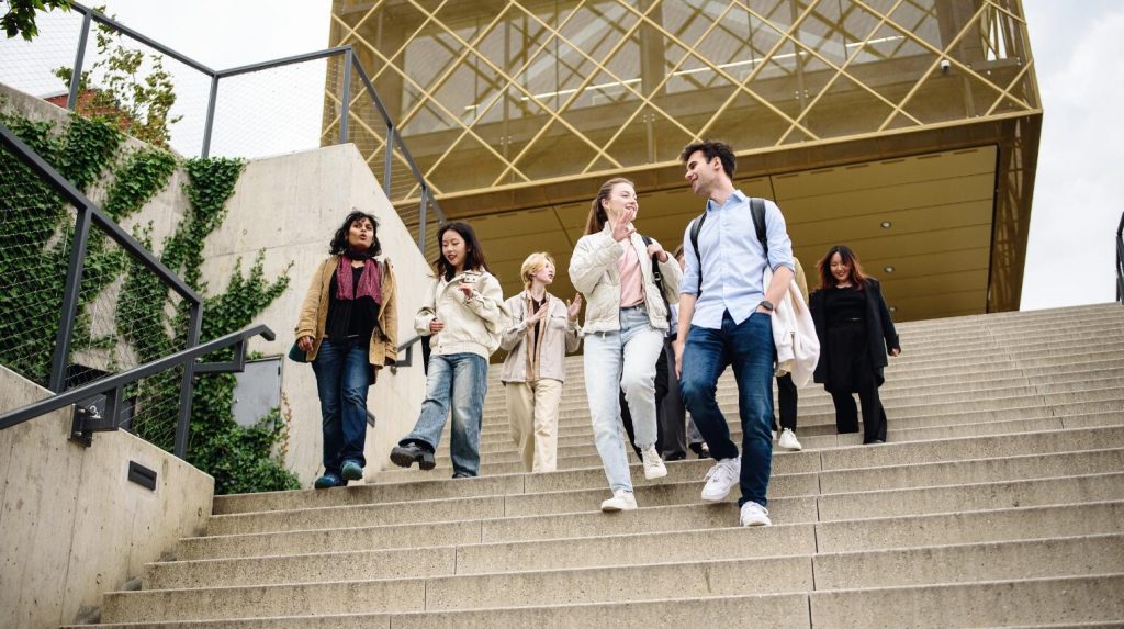 Students walking together outside the Faculty of Social Sciences campus